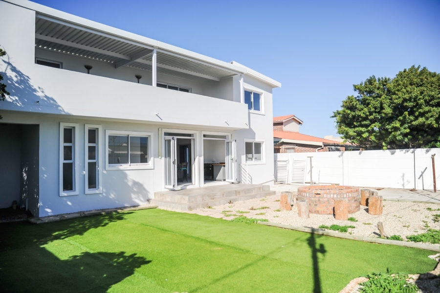 4 Bedroom Property for Sale in Yzerfontein Western Cape